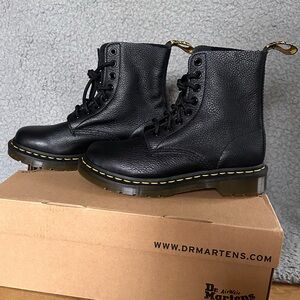 NEW WITH BOX - Dr. Martens 1460 Pascal Virginia